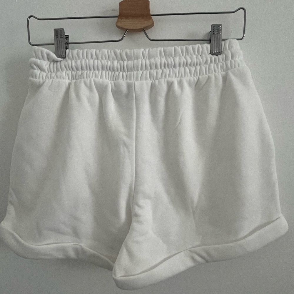 New Better Together NWT White Shorts Women’s Medium Casual Gym Loungewear - Picture 2 of 4